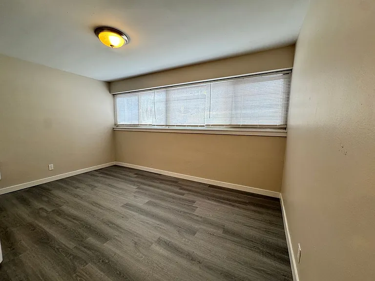 Prime location for walkable living near shops and restaurants! — Photo 10