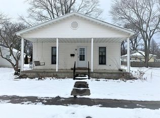 450 S Hamilton St, Monticello, IL 61856