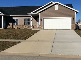 1615 Magnolia Dr, Chatham, IL 62629