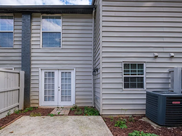 Golden Gate Townhomes — Photo 104