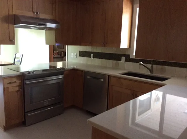 580 Tower Dr NW photo 1