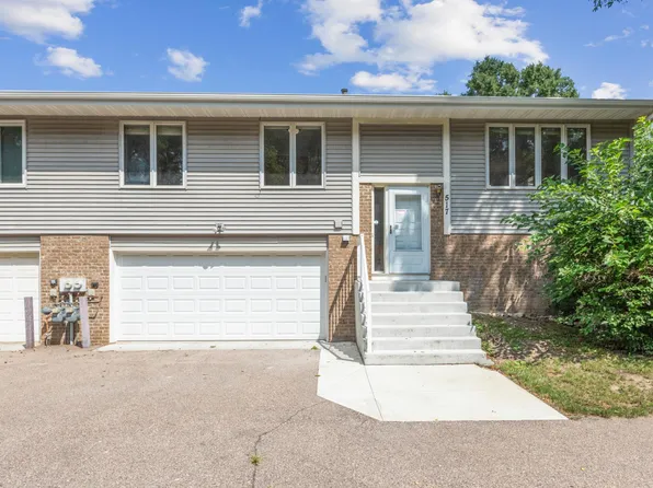 517 Ravoux Rd, Chaska, MN 55318