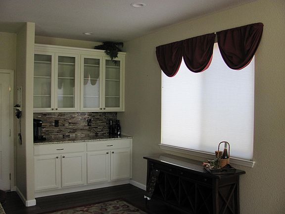 Bar area or breakfast nook