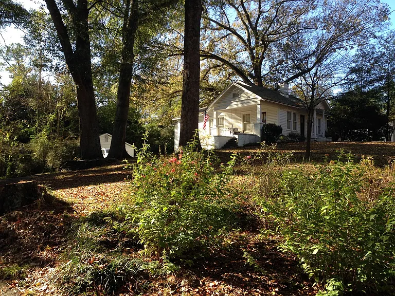721 Windsor Pkwy NE — Photo 1