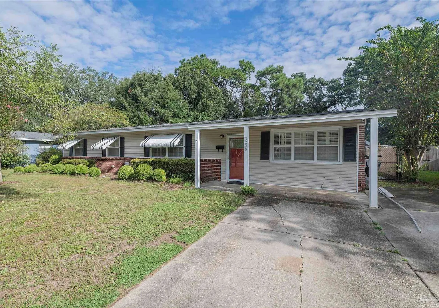 Delightful 3 Bedroom 2 Bath ranch style home for Rent with Bonus Room! — Photo 1