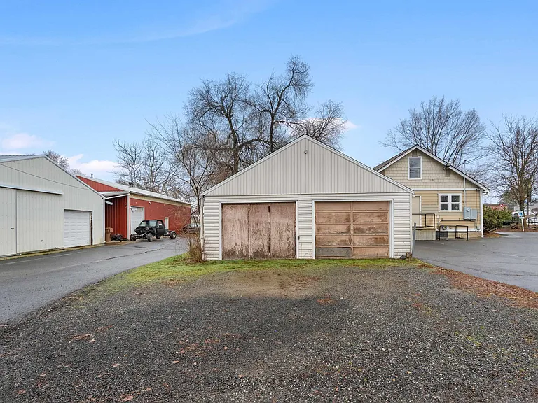 107 E Holland Ave — Photo 43