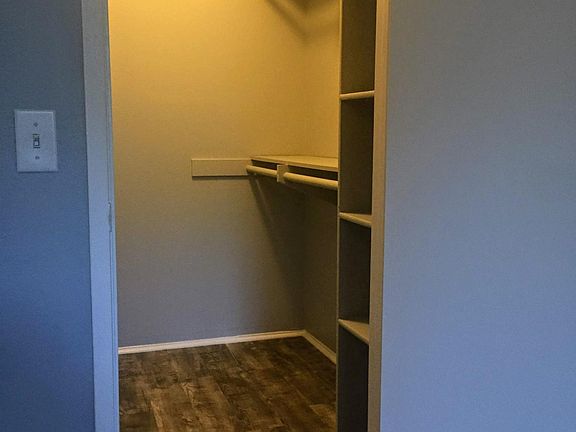 5th image of 202 Woodland Pkwy