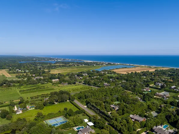https://photos.zillowstatic.com/fp/870587dc984f841c407d3bbcf1d861fa-p_e.webp