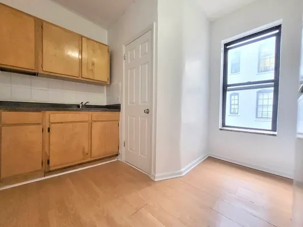 319 East 108th Street image 1 of 6