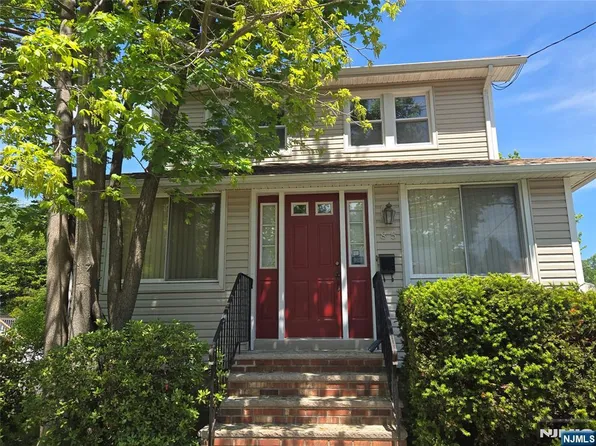 85 E Johnson Ave, Bergenfield, NJ 07621
