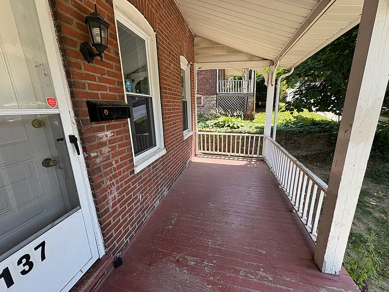 137 Woodland Ave — Photo 2