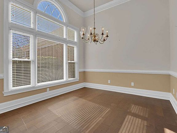 5th image of 1040 Lewis Ridge Cir