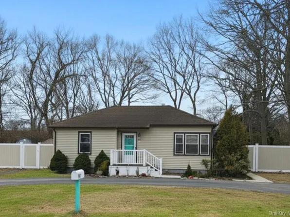 42 Pinetop Drive, Shirley, NY 11967