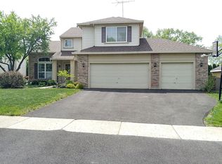 660 Larch Dr, Carol Stream, IL