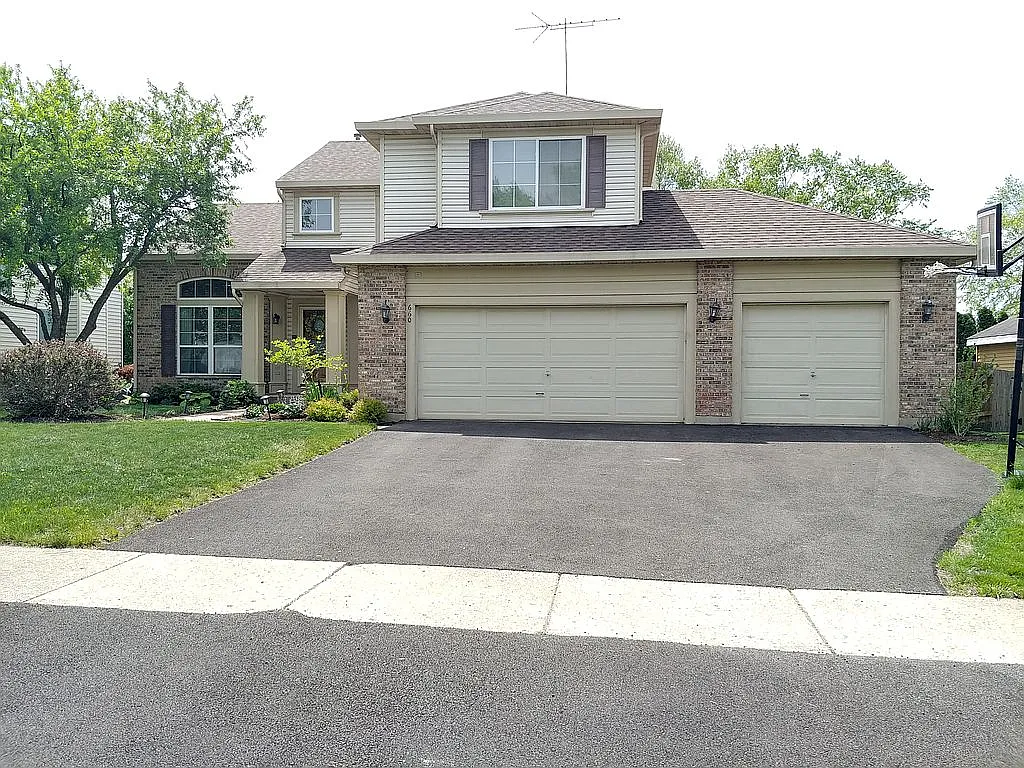 660 Larch Dr photo 1