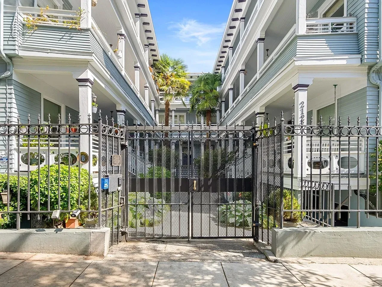 2127 NW Irving St — Photo 1