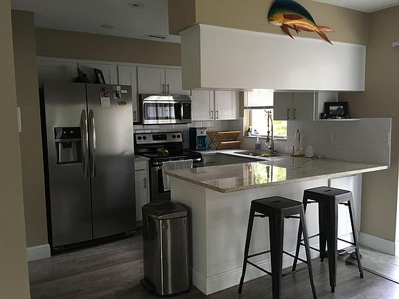 2nd image of 713 W Warren Ave