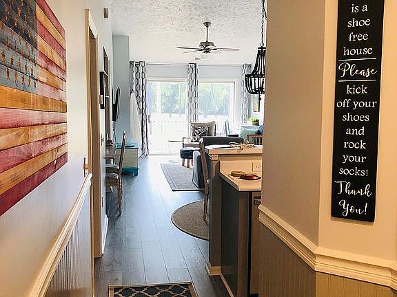 Entrance way w/  coat closet