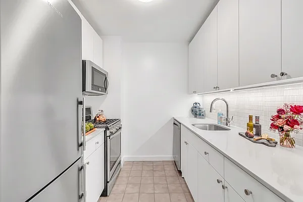 Rented by The Albanese Organization | media 9