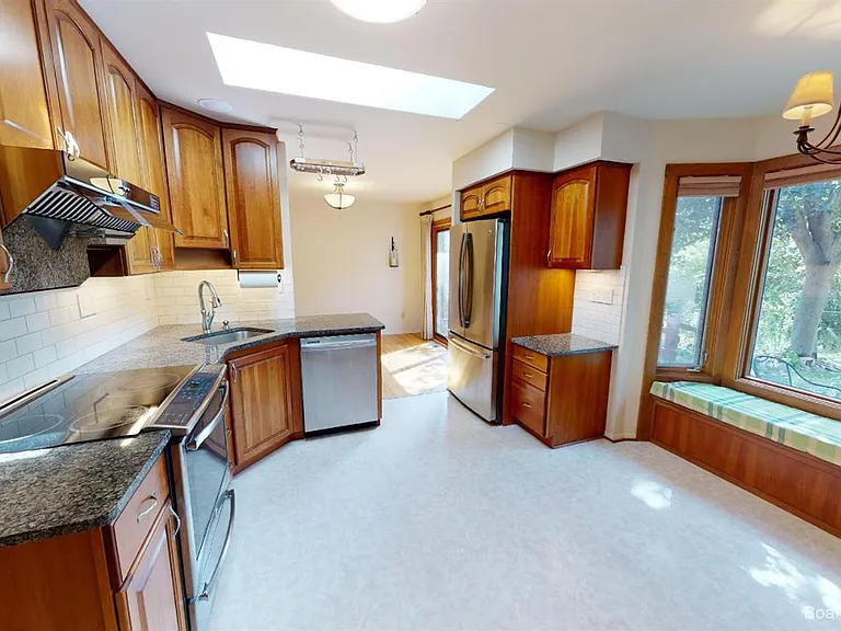2235 Prairie St — Photo 4