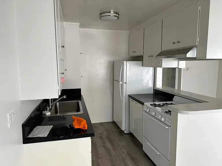 1234 S Saltair Ave #2 — Photo 4