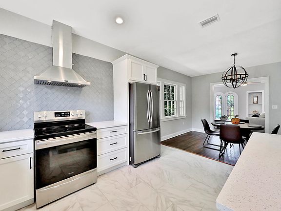 4th image of 3525 Randall St