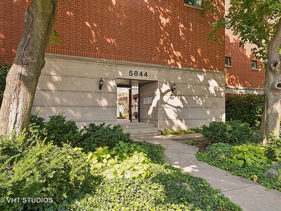 2nd image of 5844 N Hermitage Ave APT P