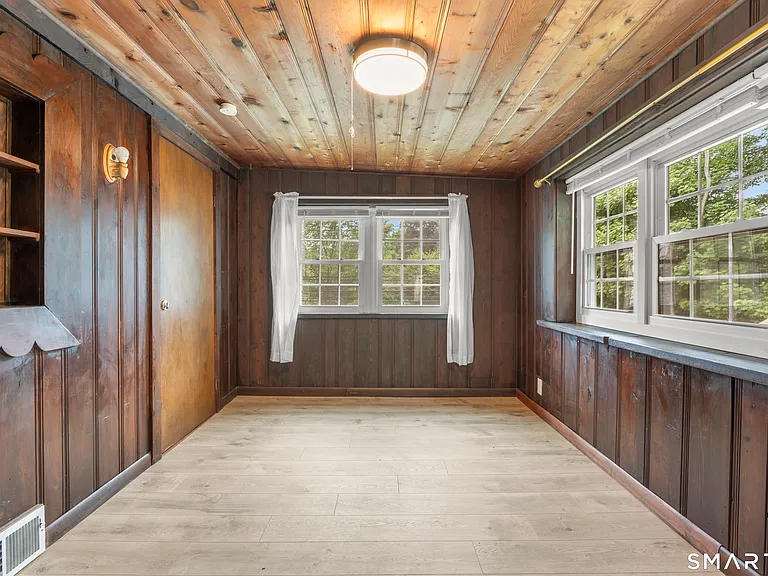 399 Hawthorne Ave — Photo 23