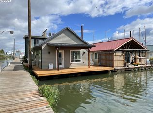 34326 Johnsons Landing Rd #E1, Scappoose, OR 97056