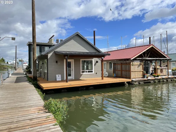 34326 Johnsons Landing Rd #E1, Scappoose, OR 97056