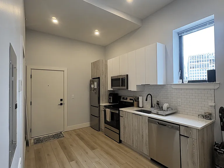 Serpentine Apartments: Newly Renovated in the Heart of Drexel — Photo 12