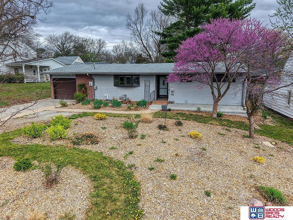 1st image of 120 Hillcrest Dr