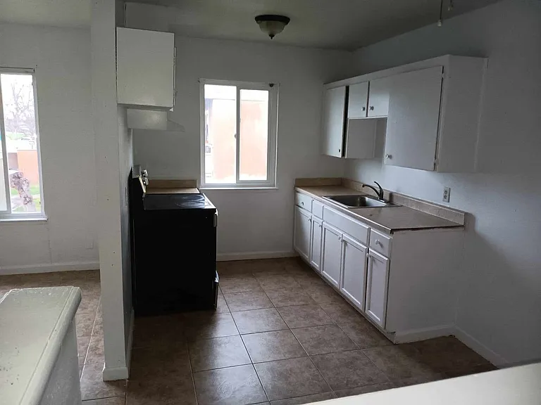 728 Illinois Ave — Photo 2