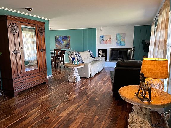 3rd image of 1415 Forest Dr