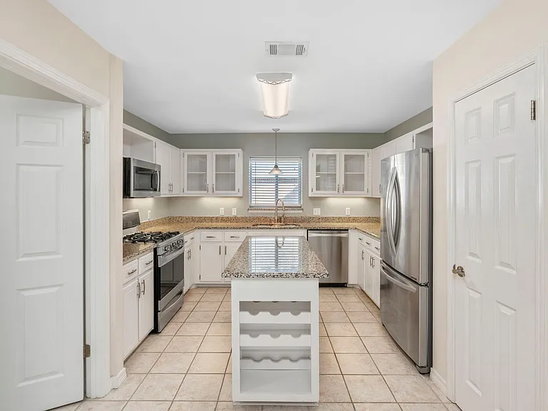 305 Parkwood Pl — Photo 11
