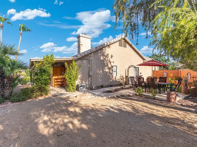 372 W Amoroso Dr — Photo 86