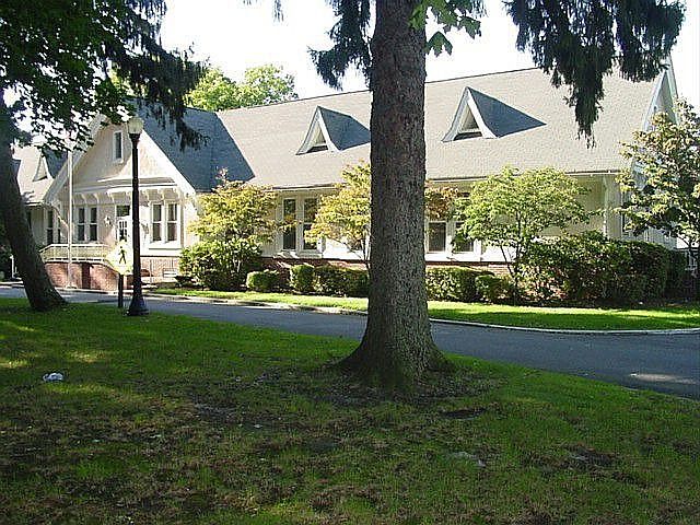 2nd image of 19 Summerfield Cir