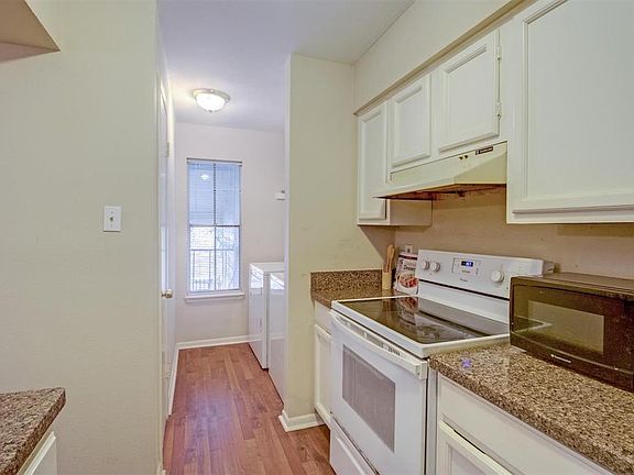 4th image of 17401 Red Oak Dr #38