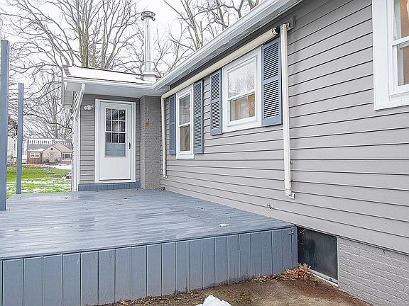 Deck w retractable awning.