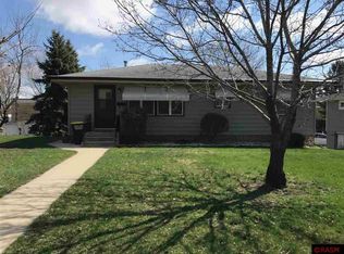 721 Swift St, Saint Peter, MN 56082