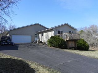84 Delburne Dr, Davis, IL 61019