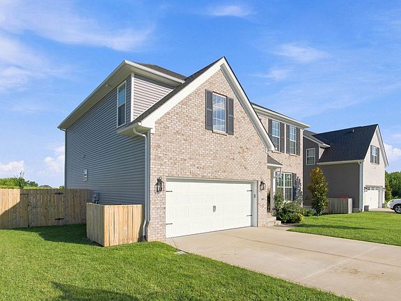 4th image of 201 Blue Ridge Dr