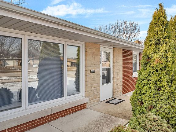 4th image of 1616 Mayfield Ave