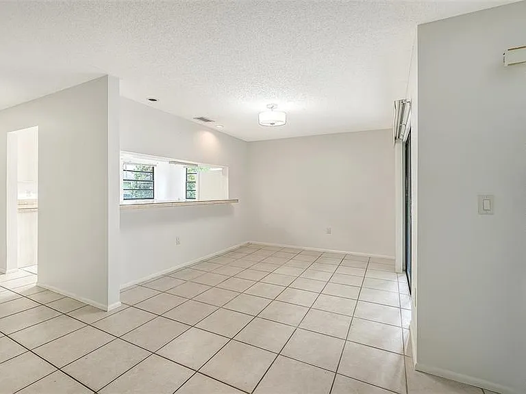 5010 Barrington Cir #2001 — Photo 9