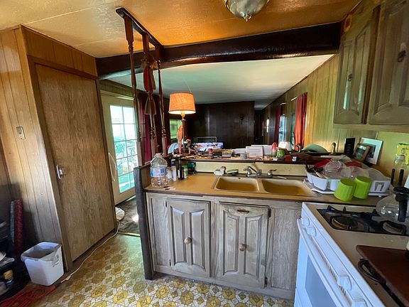 5th image of 322 Lucky Ln