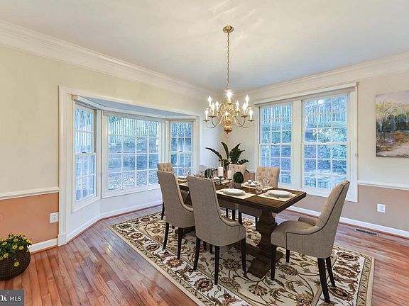 5th image of 8608 Woodland Heights Ct