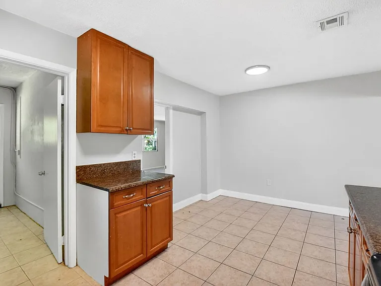 775 Snead Cir — Photo 5