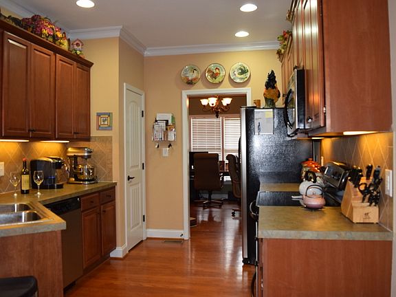 Great kitchen with large pantry