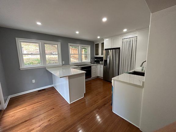 3rd image of 2816 Jefferson Dr #2816