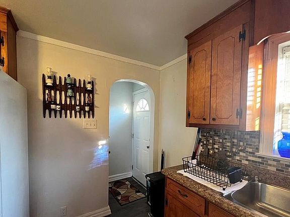 5th image of 807 2nd St